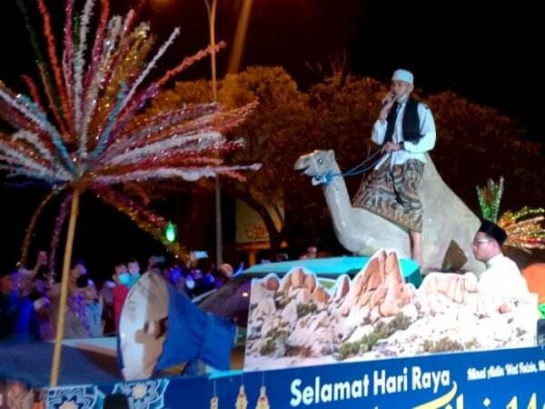 Ada Unta di Pawai Takbir Keliling Idul Fitri di Kota Batam, Meriah Banget!