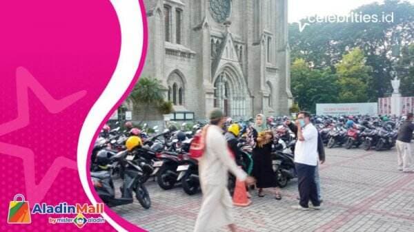 Berbagi Toleransi, Halaman Gereja Katedral jadi Lahan Parkir untuk Jamaah Salat Id di Istiqlal