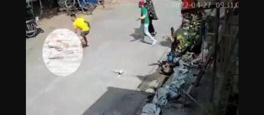 Bikin Syok! Ternyata Begini Kisah Sebenarnya di Balik Video Viral Sadis ODGJ Banting Bocil Bikin Syok! Ternyata Begini Kisah Sebenarnya di Balik Video Viral Sadis ODGJ Banting Bocil