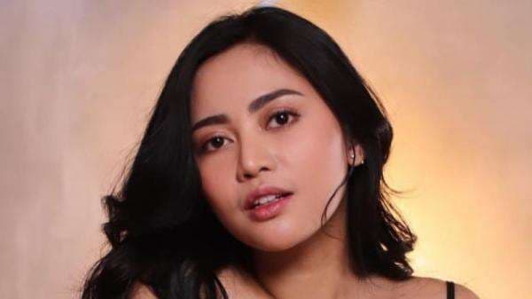 Potret Rachel Vennya Pakai Bikini Hitam Disorot Netizen, `Si Berhak Bahagia` Makin Hot! Potret Rachel Vennya Pakai Bikini Hitam Disorot Netizen, `Si Berhak Bahagia` Makin Hot!