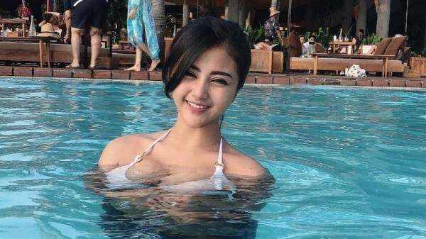 5 Gaya Foto di Pantai ala Tania Ayu, Gak Pernah Gagal Pikat Hati Cowok Genit! 5 Gaya Foto di Pantai ala Tania Ayu, Gak Pernah Gagal Pikat Hati Cowok Genit!