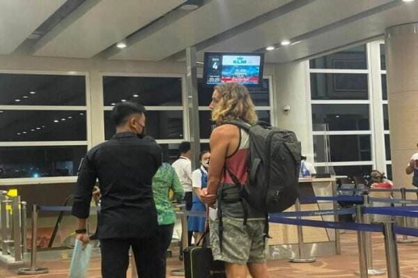 Viral! Selebriti Kanada Ini Menari Telanjang di Gunung Batur, Dideportasi dari Bali