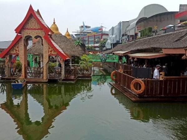 Mirip di Thailand, Kota Batu Juga Punya Pasar Apung yang Cantik Banget