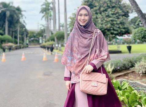 7 Ustadzah Cantik Terpopuler di Indonesia, Sukses dan Bikin Adem