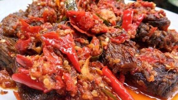 Pecinta Pedas Merapat! Resep Dendeng Daging Mercon, Bikin Ngiler, Pas untuk Pendamping Nasi Hangat Pecinta Pedas Merapat! Resep Dendeng Daging Mercon, Bikin Ngiler, Pas untuk Pendamping Nasi Hangat