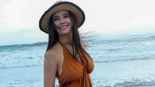 5 Gaya Foto di Pantai ala DJ Joana, Janda Seksi Bikin Geregetan! 5 Gaya Foto di Pantai ala DJ Joana, Janda Seksi Bikin Geregetan!