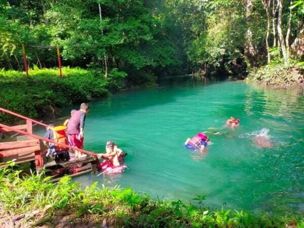 Indahnya Danau Nyadeng, Surga Tersembunyi di Tengah Hutan Karst