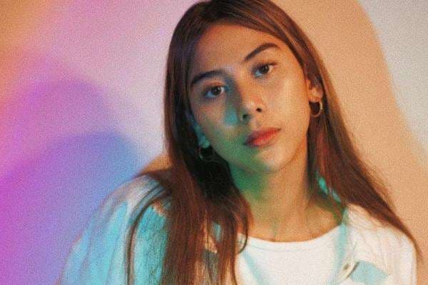 Adinda Thomas Pemeran Widya dalam Film KKN di Desa Penari Ngaku Tak Pakai Skincare untuk Tampil Cantik, Netizen Auto Terbelah Adinda Thomas Pemeran Widya dalam Film KKN di Desa Penari Ngaku Tak Pakai Skincare untuk Tampil Cantik, Netizen Auto Terbelah