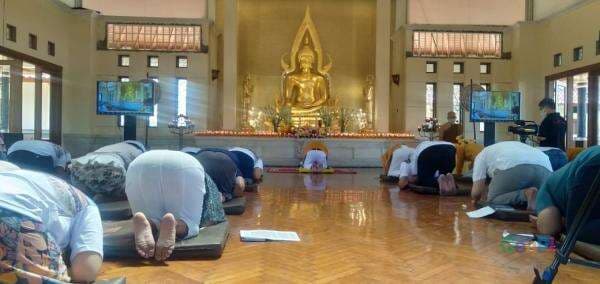 Begini Perayaan Waisak Umat Buddha Solo di Vihara Dhamma Sundara Begini Perayaan Waisak Umat Buddha Solo di Vihara Dhamma Sundara