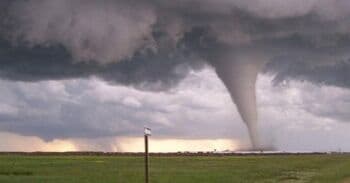 5 Daftar Angin Puting Beliung Terparah di Indonesia, Terbangkan Atap hingga Pohon Tumbang 5 Daftar Angin Puting Beliung Terparah di Indonesia, Terbangkan Atap hingga Pohon Tumbang