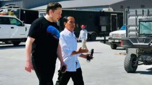 Viral Netizen Malaysia Salut Jokowi Pakai Sneakers Lokal saat Bertemu Elon Musk Viral Netizen Malaysia Salut Jokowi Pakai Sneakers Lokal saat Bertemu Elon Musk
