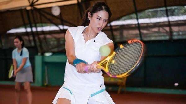 Penampilan Dian Sastro Main Tenis Curi Perhatian, <i>Ngos-ngosan</i> Tetap Cantik! Penampilan Dian Sastro Main Tenis Curi Perhatian, <i>Ngos-ngosan</i> Tetap Cantik!