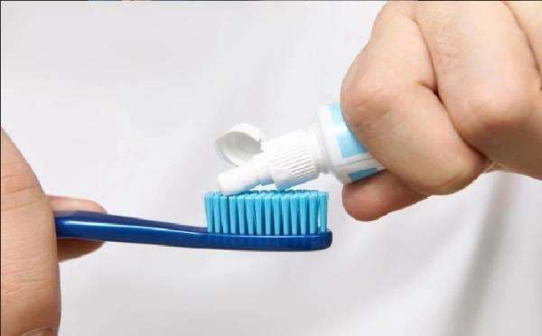 Bolehkan Orang Dewasa Gosok Gigi Pakai Sikat Anak-Anak? Ini Penjelasannya Bolehkan Orang Dewasa Gosok Gigi Pakai Sikat Anak-Anak? Ini Penjelasannya