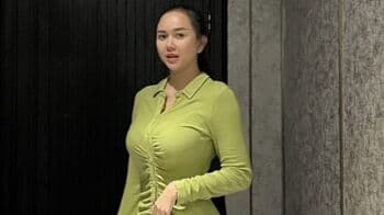 Potret Aura Kasih Tampil dengan Mini Dress, Tak Hanya Tampilkan Tubuh Seksi Tapi Juga Jidat Jenong