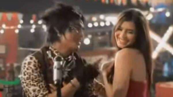 Chord Gitar dan Lirik Lagu Putri Iklan - ST12: Aku Bergetar Disentuh Dia Chord Gitar dan Lirik Lagu Putri Iklan - ST12: Aku Bergetar Disentuh Dia