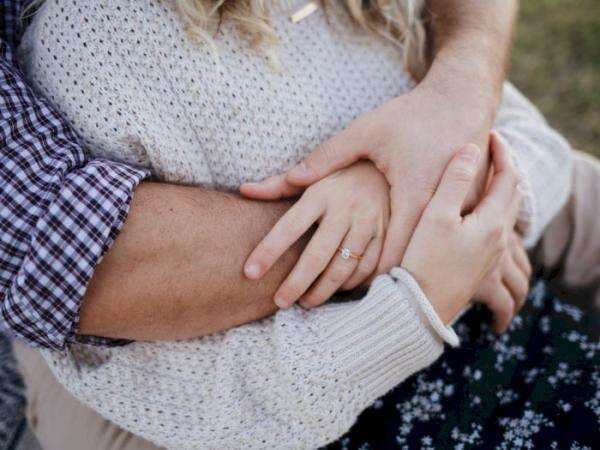 Apa Itu Cuddle? Inilah Posisi Cuddling Terbaik dan Manfaatnya Apa Itu Cuddle? Inilah Posisi Cuddling Terbaik dan Manfaatnya