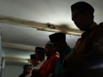 Bacaan Sholat Jenazah Laki-Laki Lengkap Teks Arab, Latin, Terjemahan Bahasa Indonesia Bacaan Sholat Jenazah Laki-Laki Lengkap Teks Arab, Latin, Terjemahan Bahasa Indonesia