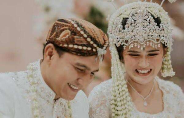 Masayu Clara Ungkap Perbedaan Setelah Menikah: Lucu Hari Pertama Setelah Akad Masayu Clara Ungkap Perbedaan Setelah Menikah: Lucu Hari Pertama Setelah Akad