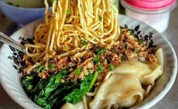 Kalori Mie Ayam Setara dengan Junk Food, Simak Tips Sehatnya! Kalori Mie Ayam Setara dengan Junk Food, Simak Tips Sehatnya!