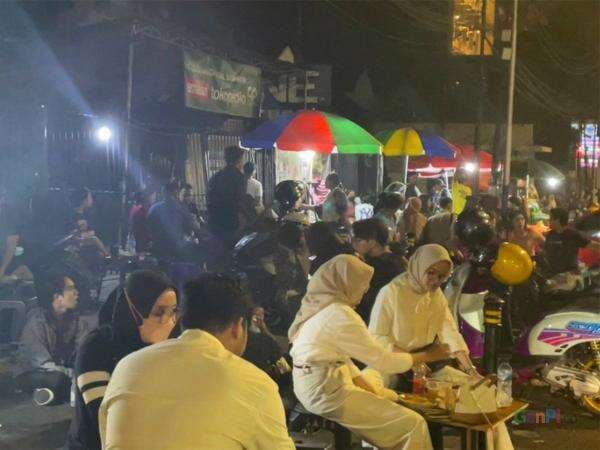 Kuliner Malam Jakarta, Yuk Cobain Makan Sate Taichan di Blok M! Kuliner Malam Jakarta, Yuk Cobain Makan Sate Taichan di Blok M!