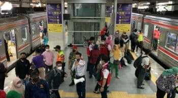 Rute KRL Berubah Hari Ini, Kondisi Stasiun Manggarai Ramai Penumpang Rute KRL Berubah Hari Ini, Kondisi Stasiun Manggarai Ramai Penumpang