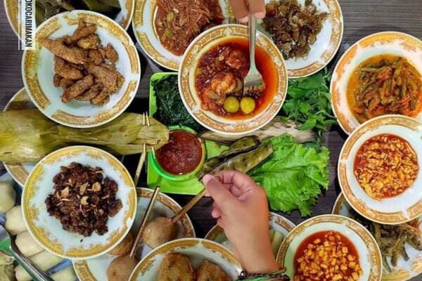 Sarinande Tempo Doeloe, Menikmati Kuliner Khas Palembang Ala Raja