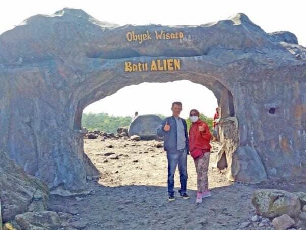 Mirip Wajah Alien, Batu Besar Ditemukan di Lereng Gunung Merapi Bikin Penasaran