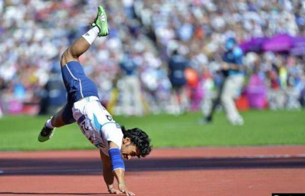 5 Langkah Langkah Melakukan Guling Depan Awalan Berdiri dan Penjelasan 5 Langkah Langkah Melakukan Guling Depan Awalan Berdiri dan Penjelasan