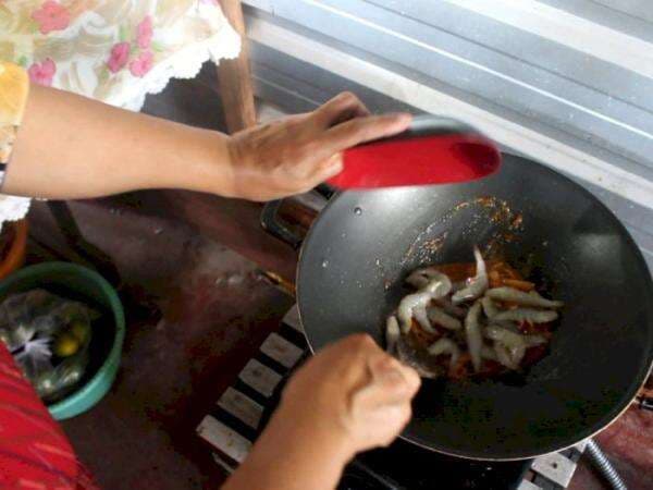 Rahasia Resto Ini Terbongkar! Ternyata Ini Kunci Laris Manis Si Udang Asam Manis Rahasia Resto Ini Terbongkar! Ternyata Ini Kunci Laris Manis Si Udang Asam Manis