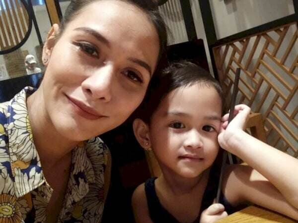 Kekey Tak Diakui Anak oleh Rezky Aditya, Wenny Ariani: Cinta Ibu Tak Pernah Padam Kekey Tak Diakui Anak oleh Rezky Aditya, Wenny Ariani: Cinta Ibu Tak Pernah Padam