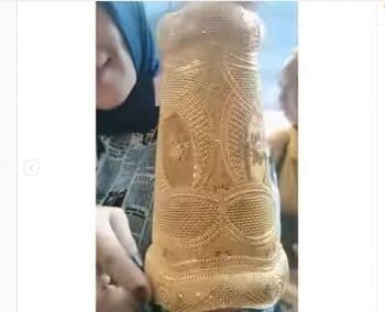 Viral Emak-Emak Pamer Emas Jumbo Seukuran Tangan, Netizen: Orang Kaya Bebas Viral Emak-Emak Pamer Emas Jumbo Seukuran Tangan, Netizen: Orang Kaya Bebas