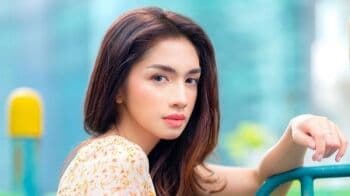 Pose Menggoda Angel Karamoy, Janda Cantik yang Buat Netizen Klepek-klepek