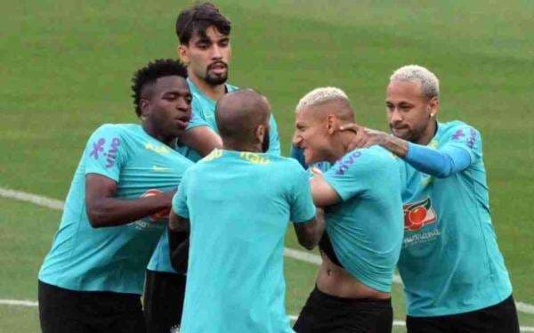 Richarlison dan Vinicius Jr Bertengkar Saat Latihan Timnas Brasil Richarlison dan Vinicius Jr Bertengkar Saat Latihan Timnas Brasil