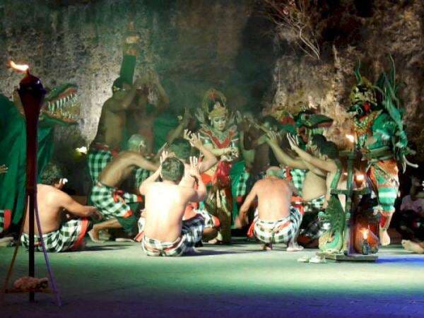 Fakta di Balik Tari Kecak Bali, Ada Sabda Dewa yang Terucap dari Para Penarinya Fakta di Balik Tari Kecak Bali, Ada Sabda Dewa yang Terucap dari Para Penarinya