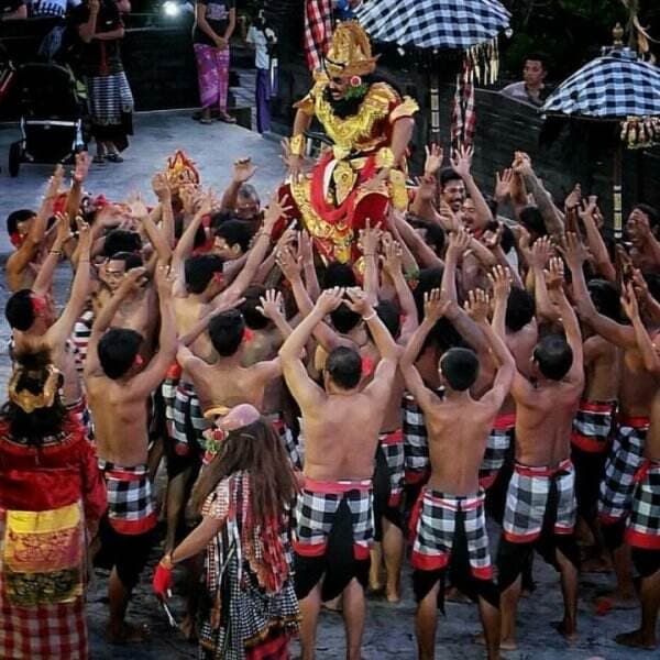 Mengenal Tari Kecak Daya Tarik Wisata Bali: Sajarah dan Waktu Pertunjukannya