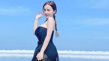 Cupi Cupita Pose Pakai Baju Renang dan Rok Transparan, Aura Seksinya Kian Membara! Cupi Cupita Pose Pakai Baju Renang dan Rok Transparan, Aura Seksinya Kian Membara!