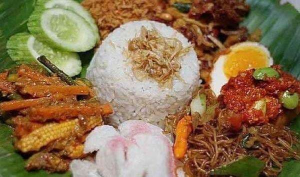 5 Makanan Nyeleneh yang Hanya Ada di Indonesia, Berani Coba? 5 Makanan Nyeleneh yang Hanya Ada di Indonesia, Berani Coba?