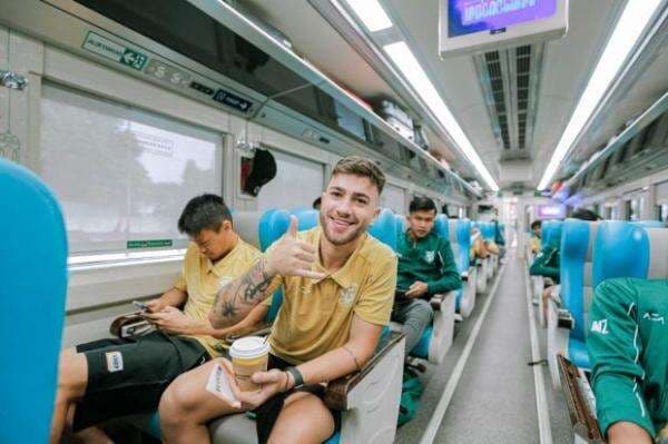 Persebaya Boyong 32 Pemain, Aji Santoso Beber Kondisi Tim Jelang Piala Presiden 2022 Persebaya Boyong 32 Pemain, Aji Santoso Beber Kondisi Tim Jelang Piala Presiden 2022