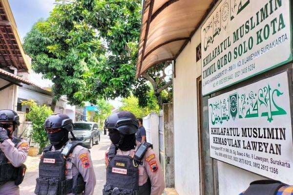 Geledah Kantor Pusat Khilafatul Muslimin, Polisi Sita Uang Milaran Geledah Kantor Pusat Khilafatul Muslimin, Polisi Sita Uang Milaran