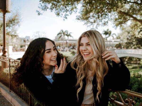 Bestie Artinya Apa? Inilah Makna dan Asal-Usulnya Bestie Artinya Apa? Inilah Makna dan Asal-Usulnya