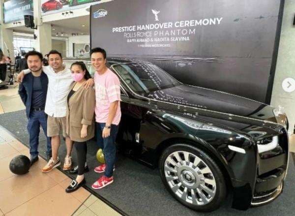 Spesifikasi Mobil Rolls-Royce Phantom Milik Nagita Slavina, Sekali Isi Bensin Rp1,3 Juta Spesifikasi Mobil Rolls-Royce Phantom Milik Nagita Slavina, Sekali Isi Bensin Rp1,3 Juta