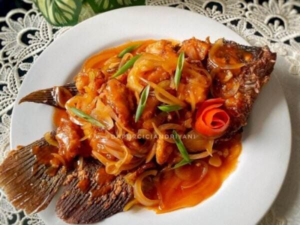 Resep Gurame Asam Manis ala Resto: Bikinnya Gampang dan Sausnya Nendang!