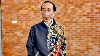 Jokowi Ulang Tahun ke-61, Intip 5 Gayanya Pakai Jaket yang Curi Perhatian