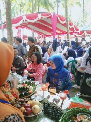 Promosikan Destinasi Wisata dan Kuliner, Bupati Kaur Buka Festival Gurita dan Surfing Competition 2022 Promosikan Destinasi Wisata dan Kuliner, Bupati Kaur Buka Festival Gurita dan Surfing Competition 2022