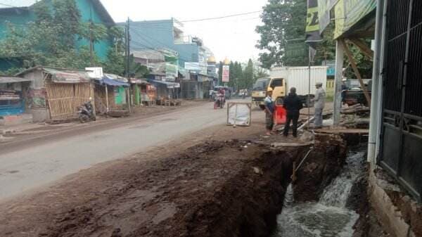 Pipa PDAM Garut Putus akibat Proyek Drainase, Pasokan Air Bersih ke Mako Brimob Terhenti