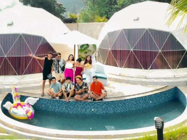 5 Rekomendasi Villa Terbaik di Puncak Bogor, View-nya Cantik & Asyik Buat Nginep Ramean! 5 Rekomendasi Villa Terbaik di Puncak Bogor, View-nya Cantik & Asyik Buat Nginep Ramean!