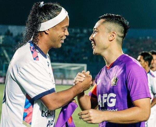 Ronaldinho Cuma Main 30 Menit untuk RANS Nusantara, Rahmad Darmawan Ungkap Alasannya Ronaldinho Cuma Main 30 Menit untuk RANS Nusantara, Rahmad Darmawan Ungkap Alasannya