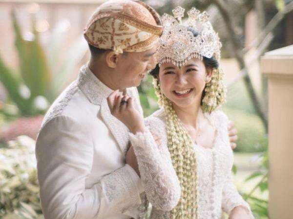 Potret Cantik Adinda Azani di Hari Pernikahan, Tampil Kasual dengan Makeup Natural Potret Cantik Adinda Azani di Hari Pernikahan, Tampil Kasual dengan Makeup Natural