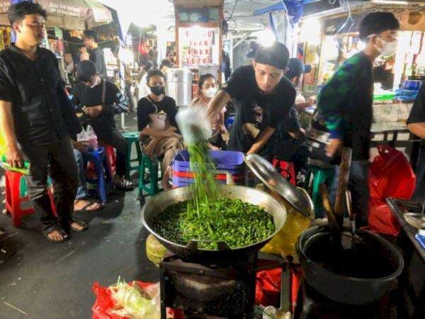 Gokil! Ada di Samping Mall GI, Ayam Sambel Ijo Viral Ini Sehari Habiskan 50 Kg Cabai Gokil! Ada di Samping Mall GI, Ayam Sambel Ijo Viral Ini Sehari Habiskan 50 Kg Cabai