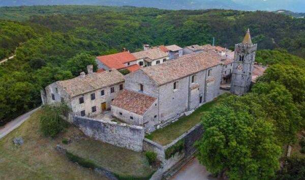 10 Kota Terkecil nan Indah di Dunia, Nomor 5 Hanya Dihuni 30 Orang 10 Kota Terkecil nan Indah di Dunia, Nomor 5 Hanya Dihuni 30 Orang